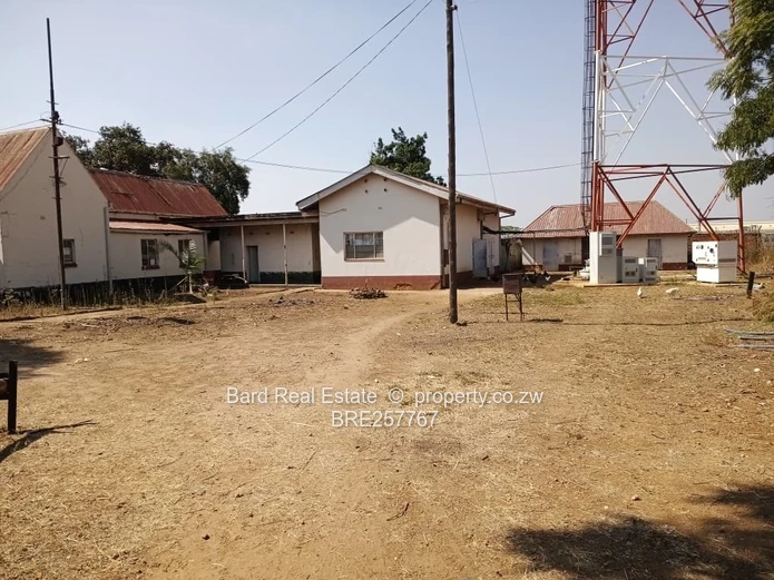 Main-Road Retail Site with Existing Building — 4,000 m²