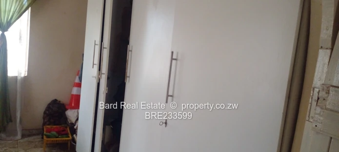 Bloomingdale 3-bed House with Garage & Water Tank