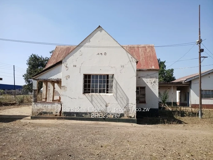 Main-Road Retail Site with Existing Building — 4,000 m²