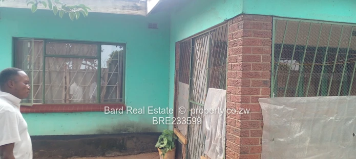 Bloomingdale 3-bed House with Garage & Water Tank