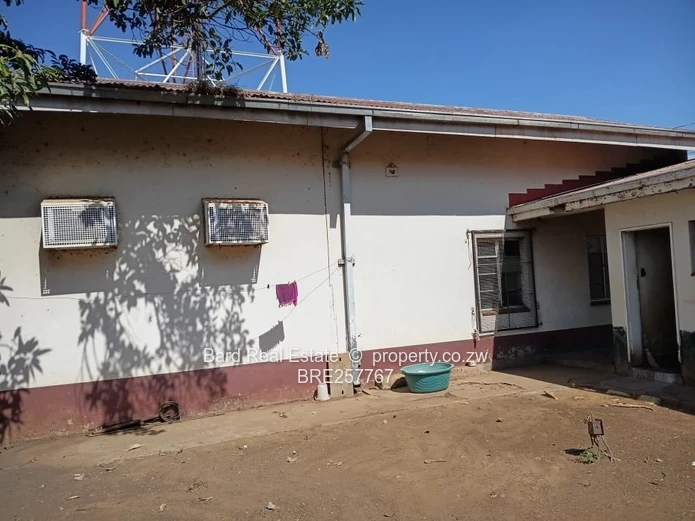 Main-Road Retail Site with Existing Building — 4,000 m²