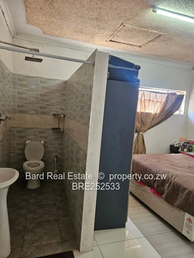 Secure Walled 4-Bed Home with Garage - Mainway Meadows