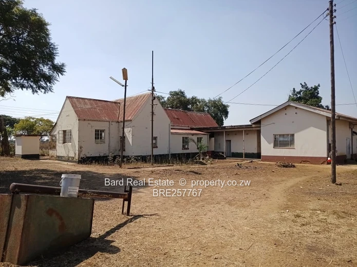 Main-Road Retail Site with Existing Building — 4,000 m²