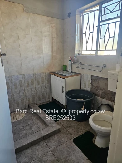 Secure Walled 4-Bed Home with Garage - Mainway Meadows