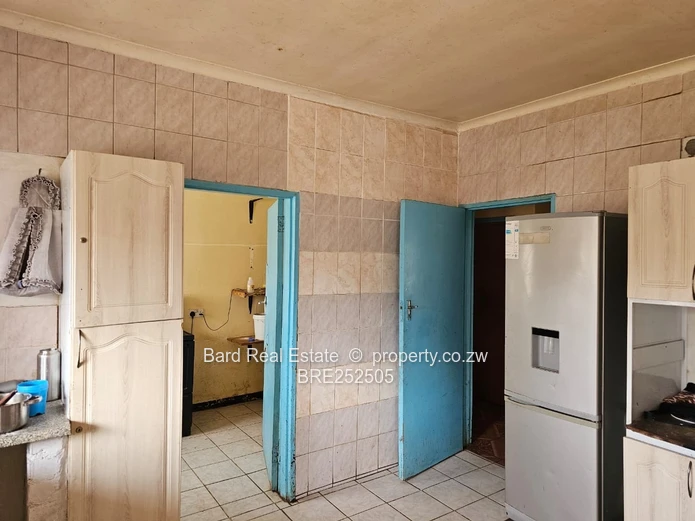 5-Bed Twinlakes Home — Large Lawn & Borehole