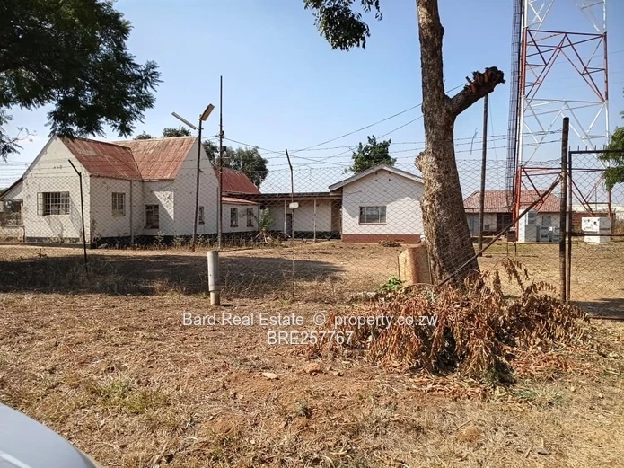 Main-Road Retail Site with Existing Building — 4,000 m²