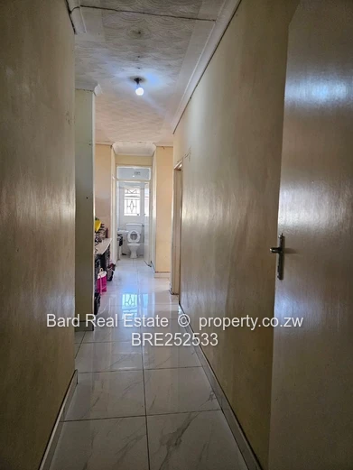Secure Walled 4-Bed Home with Garage - Mainway Meadows
