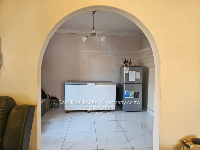 Secure Walled 4-Bed Home with Garage - Mainway Meadows