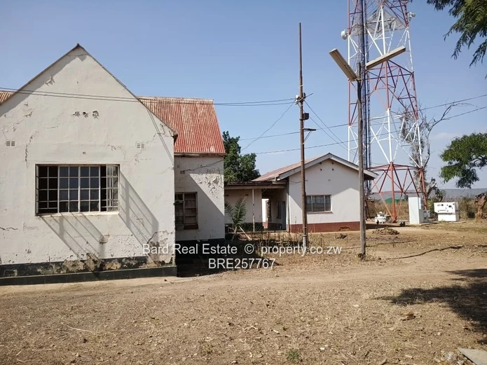 Main-Road Retail Site with Existing Building — 4,000 m²