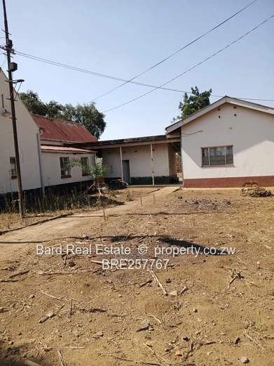 Main-Road Retail Site with Existing Building — 4,000 m²