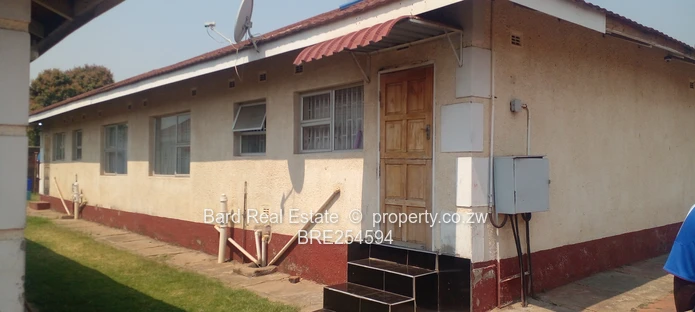 Tynwald 2-Bed Garden Flat — Borehole & Paved Yard