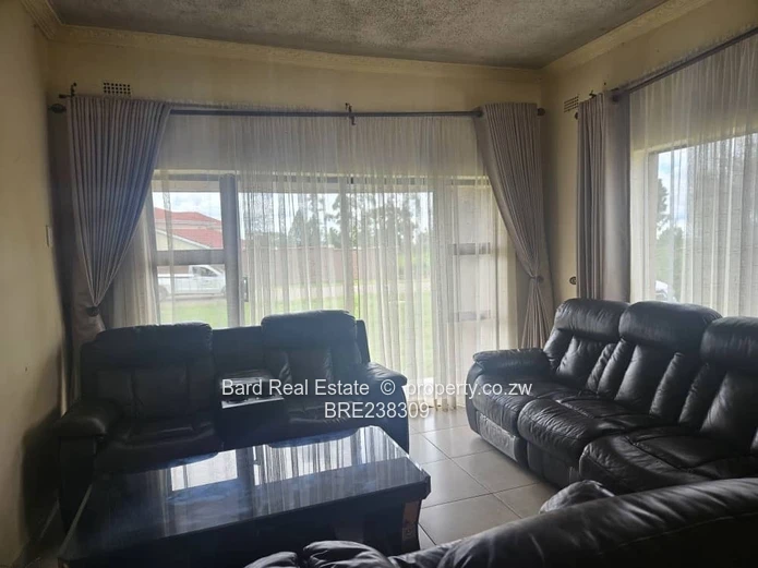 Hogerty Hill Townhouse Complex on 4,348 m² with Borehole