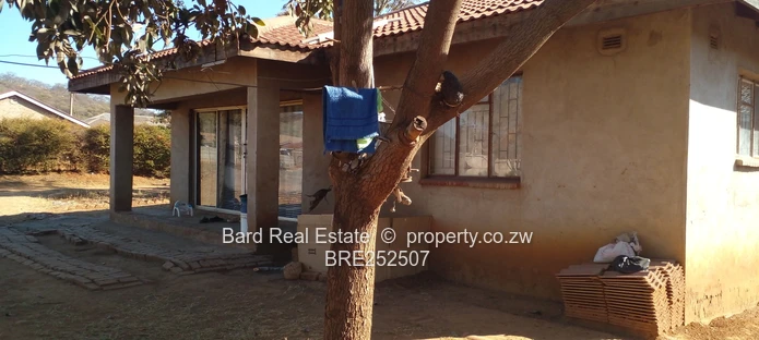 Spacious 2-Bed Home on 1000m² in Belvedere — Garden & Verandah