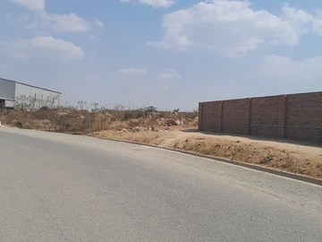 Commercial & Industrial Land