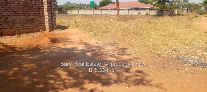 Residential stand overlooking a dam (Sole Mandate)