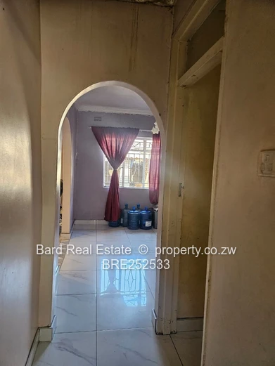 Secure Walled 4-Bed Home with Garage - Mainway Meadows