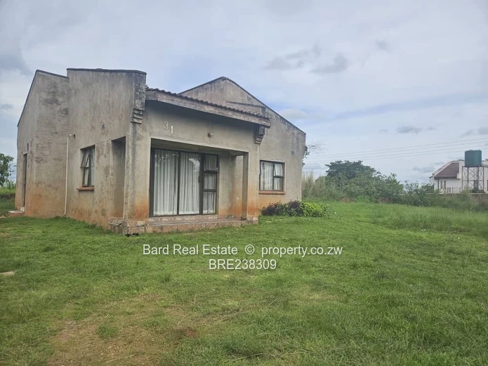 Hogerty Hill Townhouse Complex on 4,348 m² with Borehole