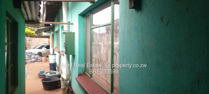 Bloomingdale 3-bed House with Garage & Water Tank